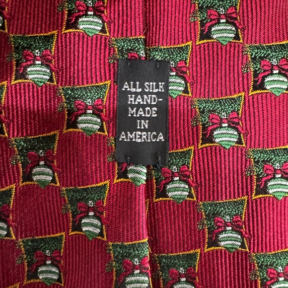 JZ Richard’s Vintage Silk Christmas Tie - Picture 5 of 5